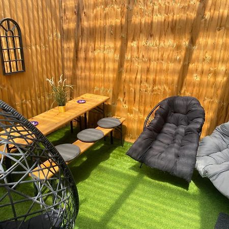 3 Double Bed Brittania Styled Central Home Near Lfc Sleeps 6 With Free Business Super Fast Fibre Broadband Liverpool Bagian luar foto