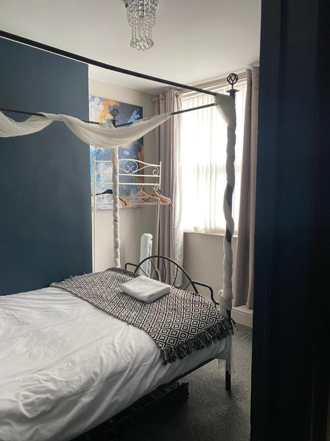 3 Double Bed Brittania Styled Central Home Near Lfc Sleeps 6 With Free Business Super Fast Fibre Broadband Liverpool Bagian luar foto