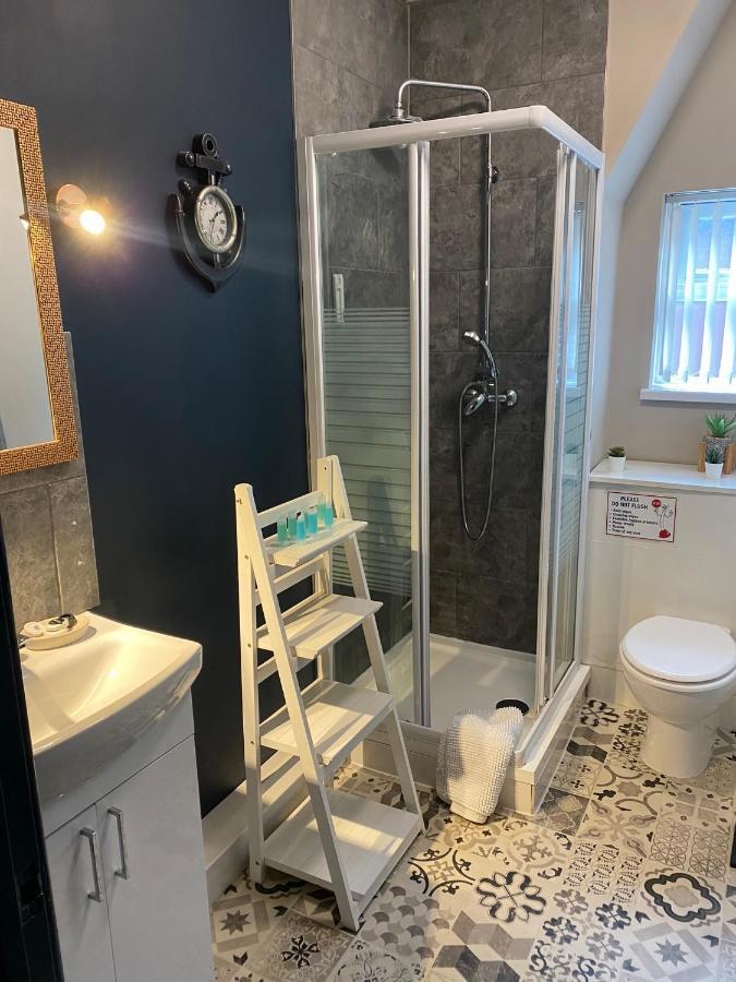 3 Double Bed Brittania Styled Central Home Near Lfc Sleeps 6 With Free Business Super Fast Fibre Broadband Liverpool Bagian luar foto
